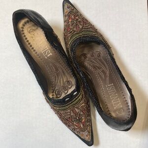 Project Vintage XINNISI Black Gold Bronze Embroidered Beaded Kitten Heels Sz 36